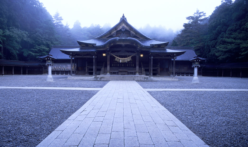 彌彦神社